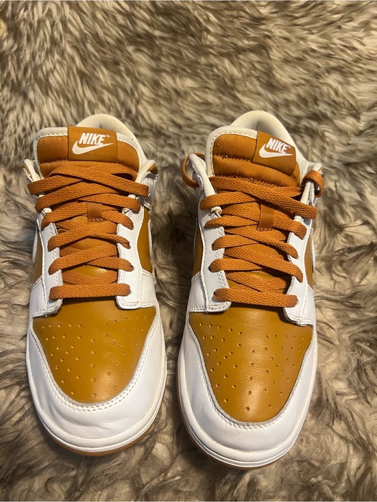 Nike Men's White and Burnt Orange Low-Top Sneakers size 8.5